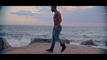 lamarworld1:Omarion booty &amp; 🍆