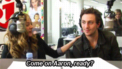 cchloe-moretz:  chloe moretz & aaron Johnson singing Rihanna. 
