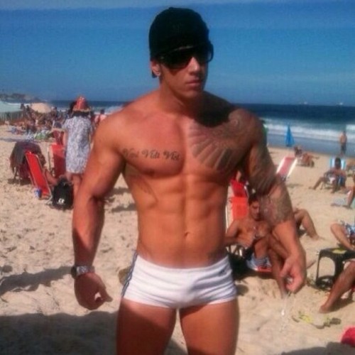 zoommalebody:  Rafael Muniz instagram 