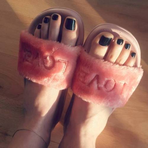 Pretty, long toes in “love-ly” furry slippers.