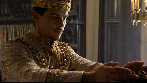mametupa:Henry VIII himself crowned Ann Boleyn to be the Queen of England. Napoleon did exactly the 