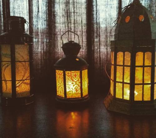 Via @the_tattered_tailor on Instagram Upcycled lanterns. I added vintage lace to the windows.  #upcy