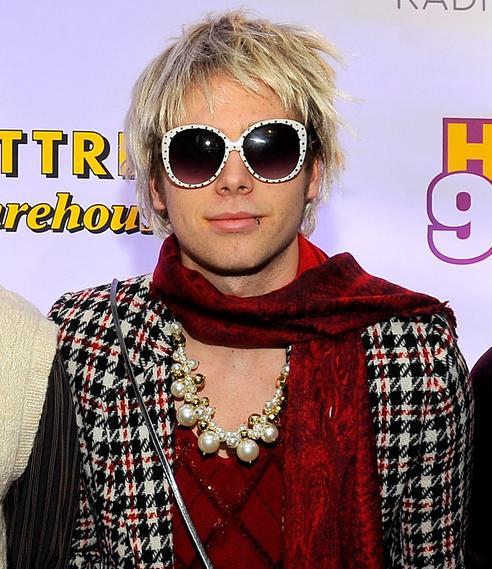 lucas-is-mine:  SASSY LUKE 
