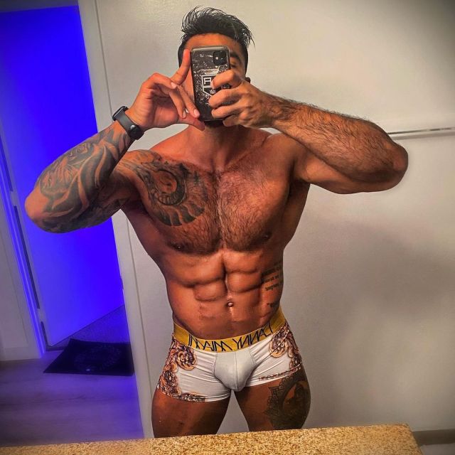 onyxmuscle: Show off.