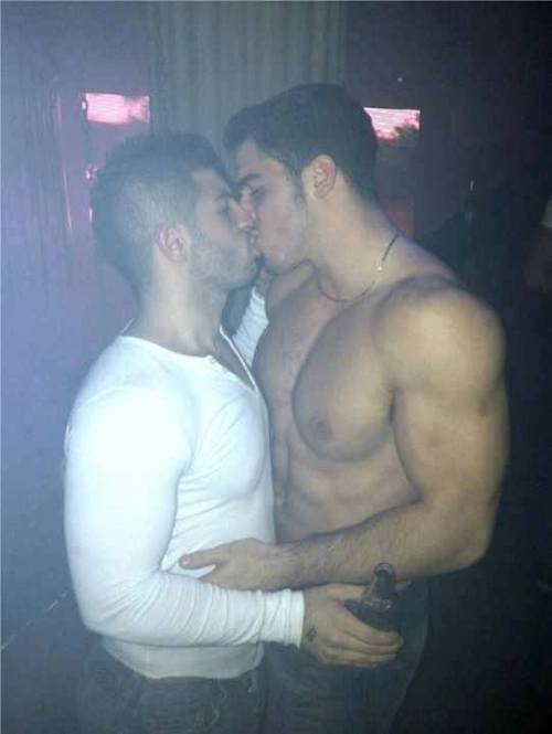 hotwebdudes: hotwebdudes.tumblr.com/