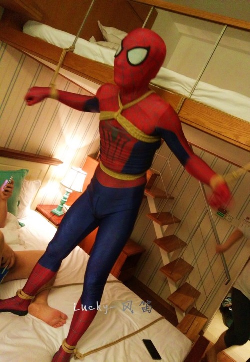 grownupboywonder: thesidekink:  fengdi2017:  飞翔的蜘蛛侠  Awesome spidey suspension bondage   Not how Spider is used to dangling from a web, I’m sure! I’d love to give something like this a try sometime. 