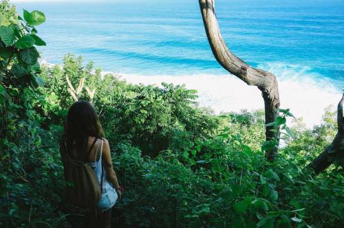 Getting lost somewhere in Bali. P: @ferncolab #frachella #kiara #handmade #backpack #drawstring #fa