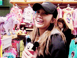 jungeunjiya:  eunji - on apink US tour / apink diary 3