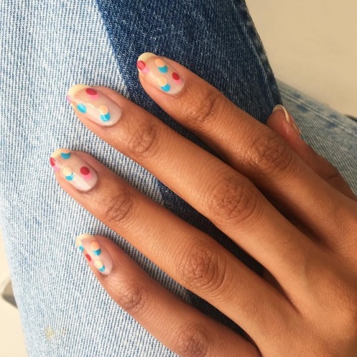 Simple pleasures.Via @aliciatnails on Instagram