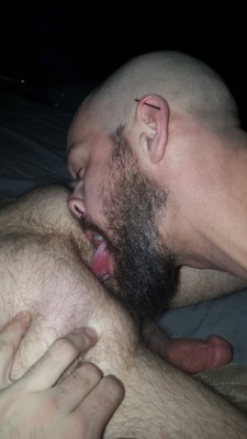 chitownslutchuck:  My man rimming a hairy