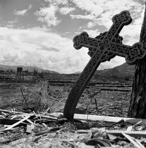 Nagasaki, September, 1945.&gt; Photo: Bernard Hoffman.