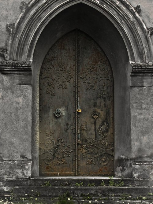 ghostlywriterr:Gothic doors