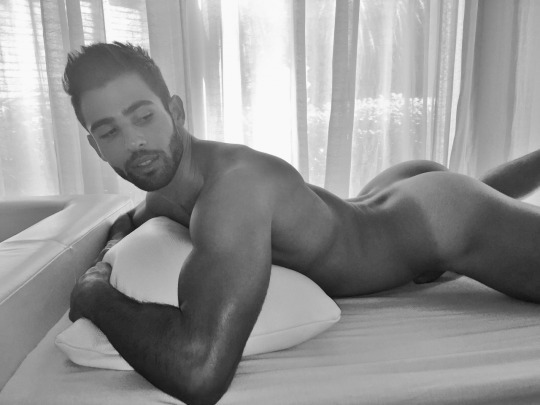 I&rsquo;m too weak to move &hellip; The kryptonite impregnated on my skin,