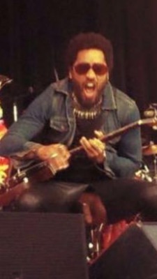 Current mood: Lenny Kravitz’s cock