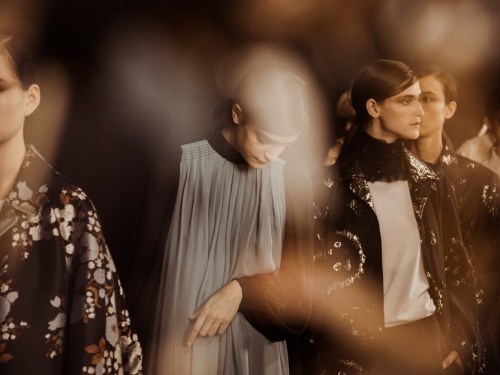 lesliaisonsdemarieantoinette: Backstage Dries Van Noten SS 2017 Paris Fashion Week. Photo, Evan Schr