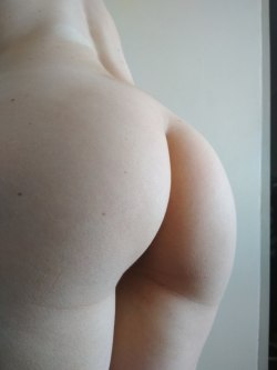 naughty-little-me:  Booty