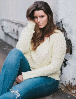 hourglassandclass:  Lovely model Sarah Slick