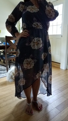 myprettywifesfeet:  My pretty wife looking very beautiful today in her sexy dress.please comment