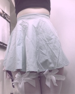 massivelyimportantkitten:  i feel so cute in this outfit