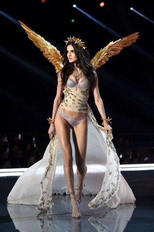 Blanca Padilla at the Victoria’s Secret Fashion Show 2017