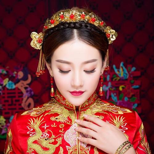 chinoiserie-mademoiselle:Traditional Chinese wedding headpieces (Part 2/2)I love these headdresses s