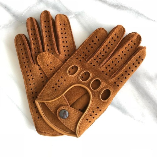 That new driving glove feeling #drivinggloves #mensfashion #instagay #gaylondon www.instagra