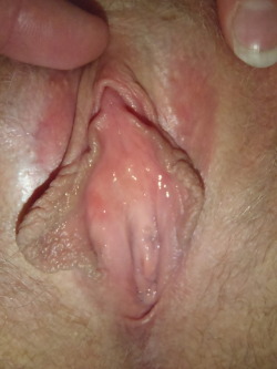 pussytongues:  Submitter ramenog sends in this pretty pick of a slick pussytongue! Thanks!