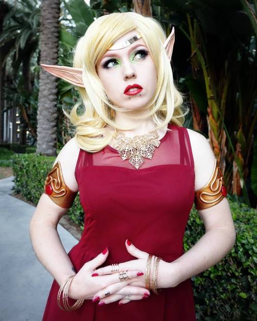 Sadly I don’t have any festive cosplay photos, but this one has red and an elf…so good 