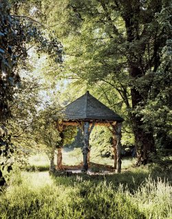 vogue:  In search of the ultimate secret garden?Go inside Dries Van Noten’s paradise-like garden from the Vogue Archives.
