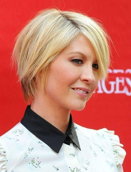 Short layered pixie haircut