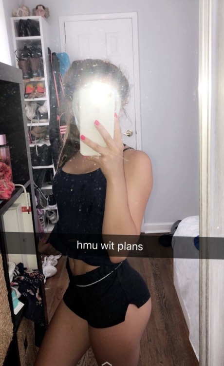 teencreeper13: Who wants her nudes / Snapchat? Dm for price