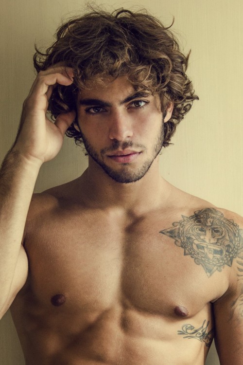 shirtlifting:  Pedro Arnon