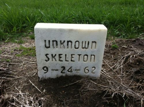 averypottermormon:  fuckyeahforensics:  Various headstones  i lost it completely at “i told you i was sick” 