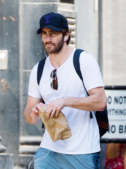 dailygyllenhaals:Out in NYC, June 18th, 2016.