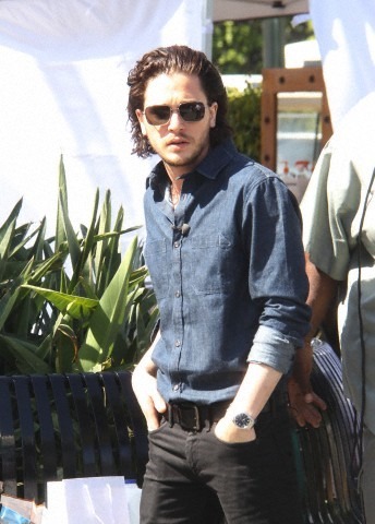 kit-harington-fans:  Kit filming Extra with Mario Lopez to promote How to Train Your