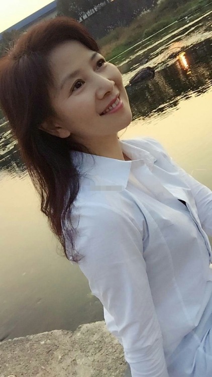 qieuywieoeueu: 母女，你要操妈妈还是女儿