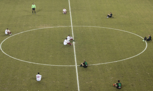 melissem: Greek match delayed as players stage sit-down protest over migrant deaths  AEL Larissa and  Acharnaikos players stage a sit-down protest before their Greek second-tier match. (source) (January 30th 2016) Nichalis Mpatziolas (AFP /Getty Images)