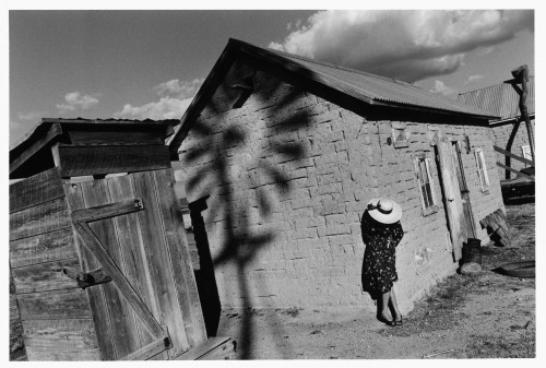 tri-ciclo:Mennonite, Zacatecas. La Batea, 1994. Photograph by Larry Towell. 