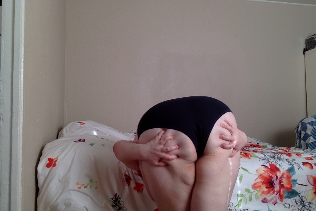 thegoodhausfrau:  Stress balls are overrated. Get yourself a fat girl.