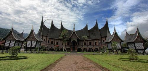 evilbuildingsblog:  Rumah Gadang House: Minangkabau Architecture in Western Sumatra Indonesia