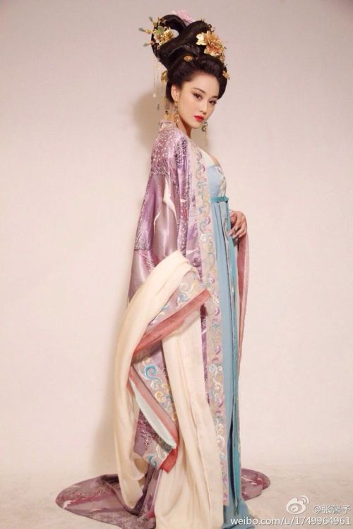 andantegrazioso:Zhang Xinyu in The Empress of China | weibo.com