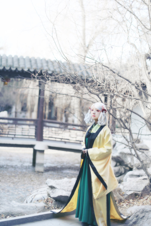 Girl wearing hanfu like costume(basically the same though it’s cosplay), origination is 茕兔Qiongtu, w