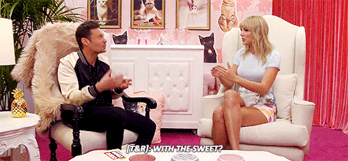 taylorswifh:Taylor Swift Tells Ryan Seacrest What Her Favorite Summer Treat Is!