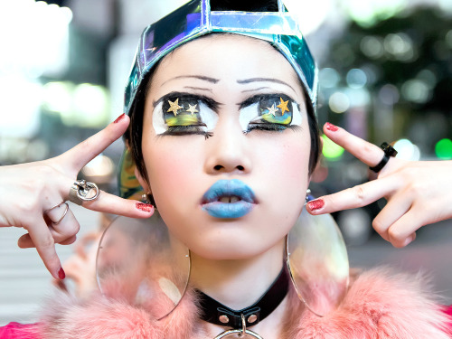 Anime eyes makeup by Yuri - with Shoshi, Beni & Juria - on the street in Shibuya last night.