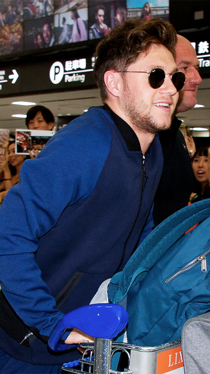 dailyniall:Niall arriving in Tokyo 9/12/17