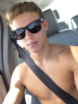 hotguysnap:  Follow for hot daily guys -