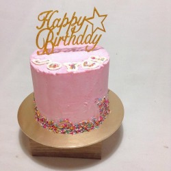 cakespecialist:  #Buttercream and #Sprinkles always make me happy! #pink #birthday #cake  @empoweredinnocence