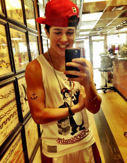 neonrawrrninja:  Sexyy 
