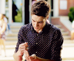 theocseason4:thestateonmtv:ezmesong:“To be, or not to be..”              What is Hamlet considering 