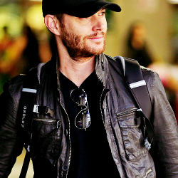 mydearbrotherholmes:  Jensen Ackles arriving